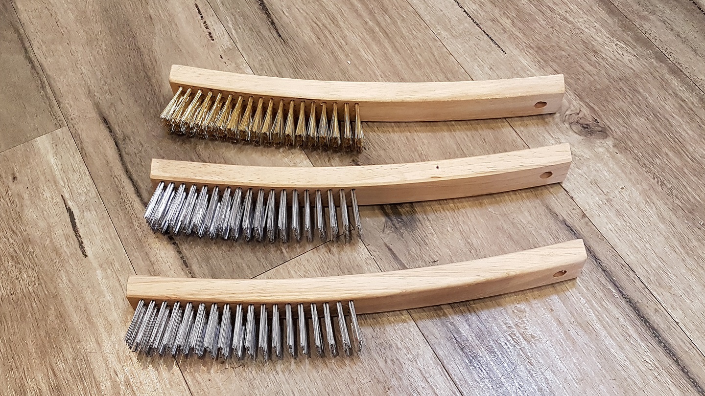 Hand Wire Scratch Brush - Timber Handle